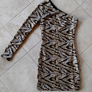 NWOT Gorgeous One Shoulder Sequins Mini Dress in Silver Gold Black Size Small